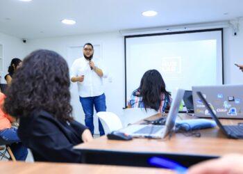 Salvadoreños beneficiados con programa de Migración Laboral reciben apoyo en su declaración de impuestos