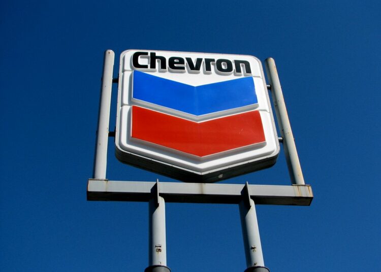 Donald Trump ordena a refinería Chevron finiquitar sus operaciones en Venezuela