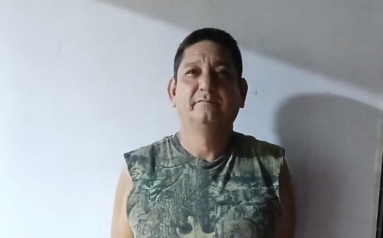 PNC captura a militar borracho con su arma de equipo en la mano