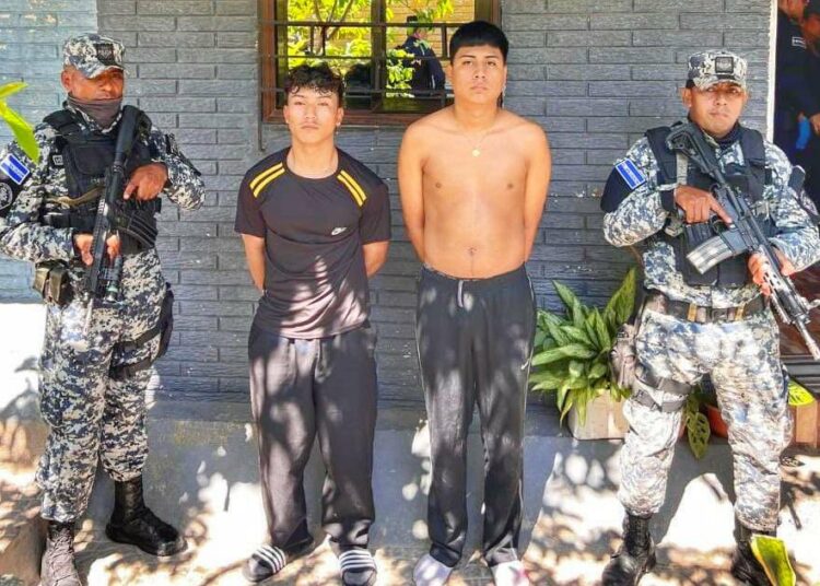 Capturan a traficantes de droga en Apopa