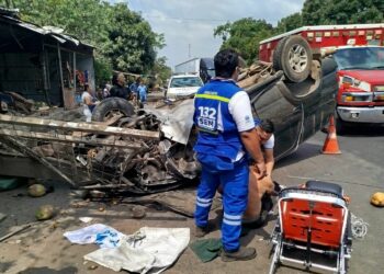 Accidente vial en Sonsonate deja tres lesionados