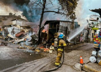 Incendio en Santa Tecla se originó en locales de comida rápida, informa el cuerpo de Bomberos