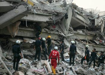 Sigue la búsqueda de sobrevivientes en Birmania