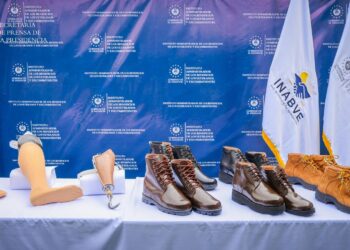 Veteranos y excombatientes reciben calzado y aparatos ortopédicos como parte de un programa de apoyo