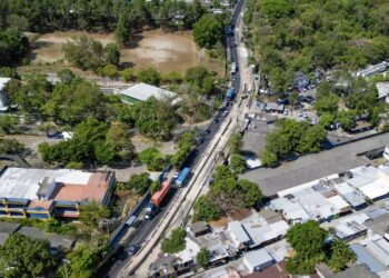 Avanzan trabajos de instalación de nueva tubería en bulevar San Bartolo, para Planta Potabilizadora de Ilopango