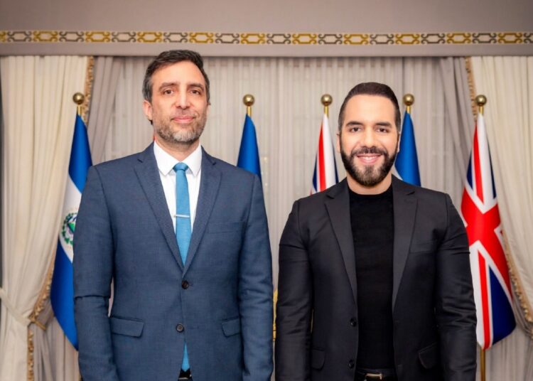 Presidente Bukele recibe cartas credenciales del nuevo embajador de Reino Unido en El Salvador