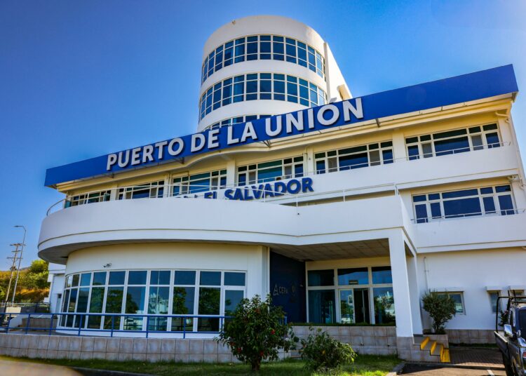 Puerto de La Unión atraca segundo buque carrero en menos de una semana