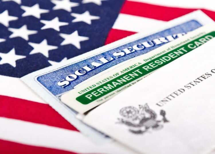 Un migrante hondureño ingresó a EEUU con una green card falsa, ICE lo detuvo y ahora enfrenta hasta 12 años de cárcel