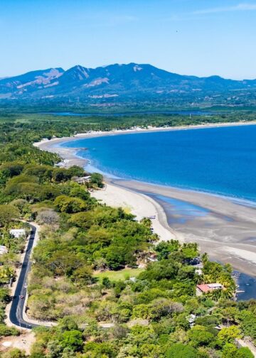 Turistas que visitan El Salvador amplían su ruta hacia las playas del oriente del país