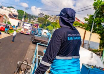 Alcaldía invertirá $6 millones más en renovación vial de San Salvador Centro