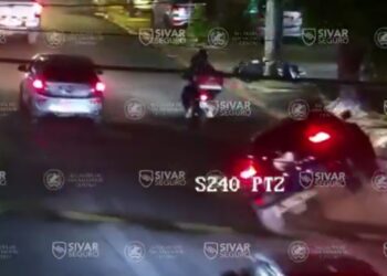 Distracción al volante causa accidente en Avenida Bernal