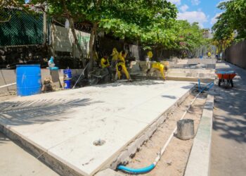Avanza la construcción de skatepark y área peatonal en playa El Zonte, La Libertad
