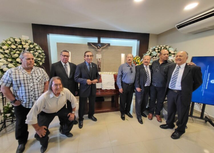 Amigos y familiares dan el último adiós a Norberto «El Pájaro” Huezo