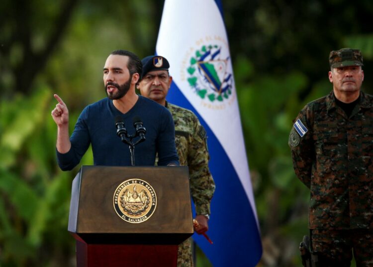 Estados Unidos envía pandilleros al CECOT, donde cumplirán condena, confirma Nayib Bukele