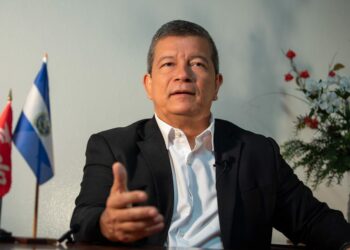 El Chino Flores Exige la Liberación de Miembros del Tren del Aragua en el CECOT