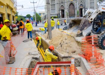 Avanzan trabajos de cableado subterráneo en el centro de San Salvador que mejorarán los espacios públicos