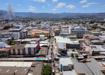 Alcaldía notifica las calles de San Salvador con paso restringido por reubicación de vendedores