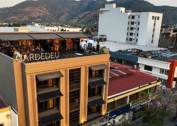 CARDEDEU Hotel en el Centro Histórico inicia sus operaciones en el corazón de la capital
