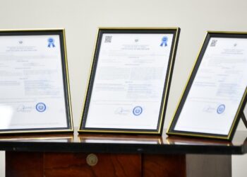 Organismo de Mejora Regulatoria entrega certificación de trámites del VMT para mejorar la eficiencia administrativa pública