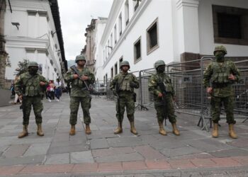 Daniel Noboa prometió indultar a policías y militares tras la masacre en Guayaquil