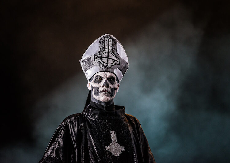 El cantante y fundador de Ghost estuvo a punto de convertirse en Pontífice antes que el Papa Francisco
