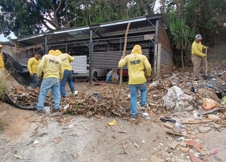 MOP retira desechos en Montelimar, Olocuilta para prevenir inundaciones
