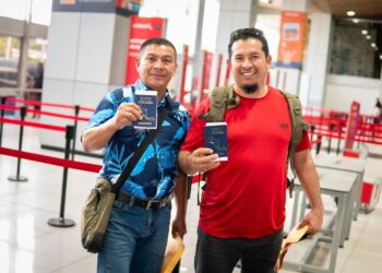 Primer grupo de salvadoreños viaja a Europa con empleo gracias al Programa de Migración Laboral