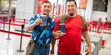 Primer grupo de salvadoreños viaja a Europa con empleo gracias al Programa de Migración Laboral