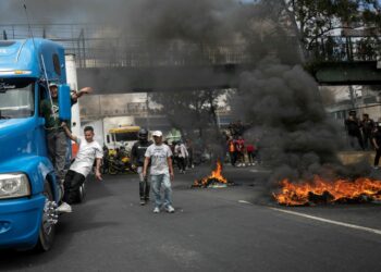 Gobierno de Guatemala retrocede en ley que obligaba a todos los vehículos tener un seguro para terceros