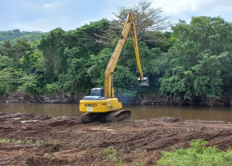 MOP y alcaldía de Usulután Este buscan reducir riesgos de inundación en comunidades de Puerto Parada