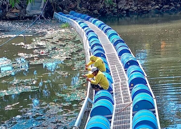 Nueva estrategia ambiental busca detener desechos plásticos antes de que lleguen al océano