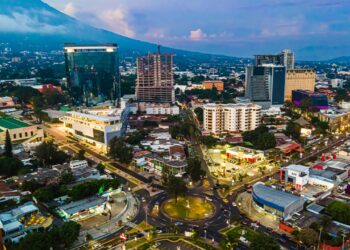 Fitch Rating destaca que acuerdo con el FMI fortalecerá reservas y capacidad de pago de El Salvador
