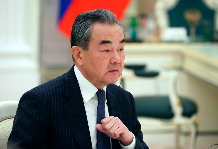 Las relaciones de China con Rusia están fortalecidas, confirma Canciller Wang Yi