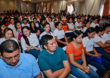 Desarrollan firma masiva de empleos en Zacatecoluca