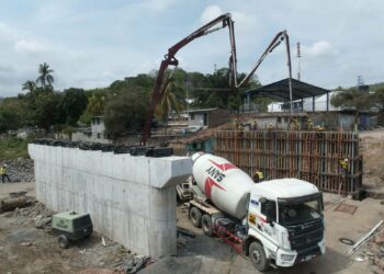 Ampliación de carretera entre El Obispo y El Zonte incluye nuevos puentes sobre el río Chilama