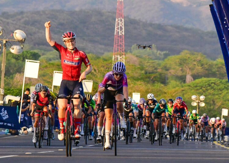 Victoria para Mia Griffin del equipo Roland en la Etapa II del Tour El Salvador 2025