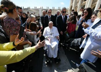 “¡Muchas gracias!”: el emotivo saludo del Pontífice al final de la misa dedicada al mundo de la sanidad