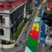 Mega alfombra sacra de 600 metros resalta arte, fe y tradición en la capital salvadoreña
