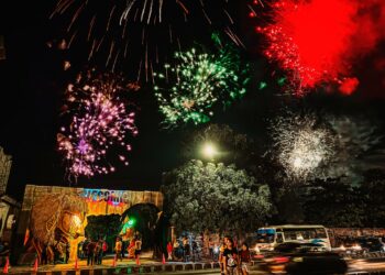 CIFCOMIC «El Retumbar» ofrece un show épico y fuegos artificiales en Fenadesal