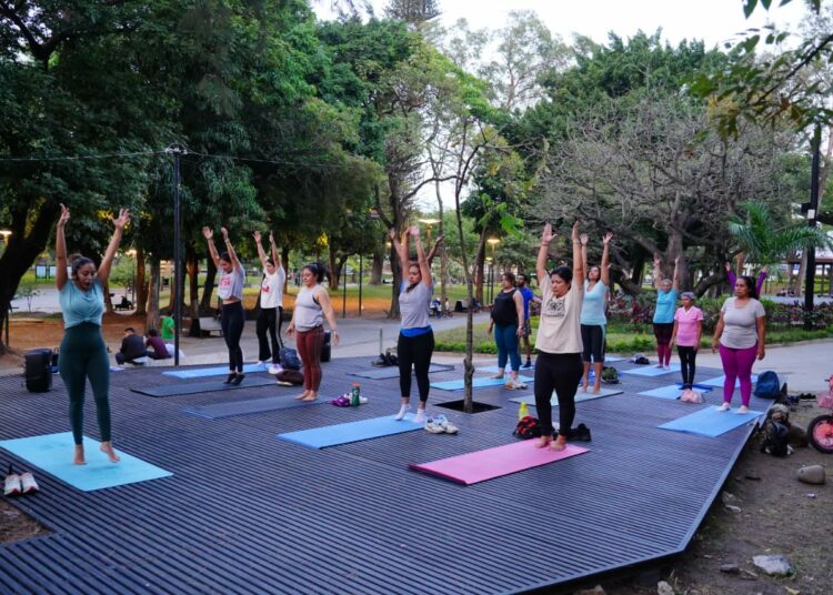 Parque Cuscatlán fue escenario de una nueva sesión de bienestar y conexión con la naturaleza