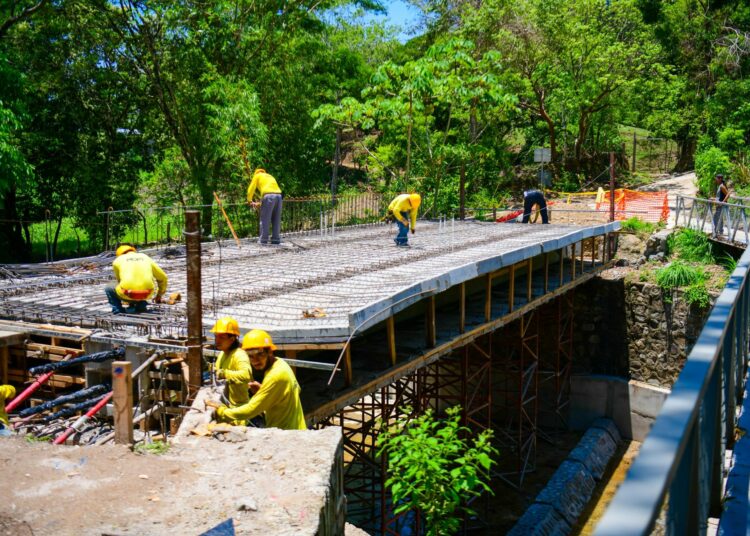 Gobierno refuerza infraestructura vial en fronteras y zonas clave del país
