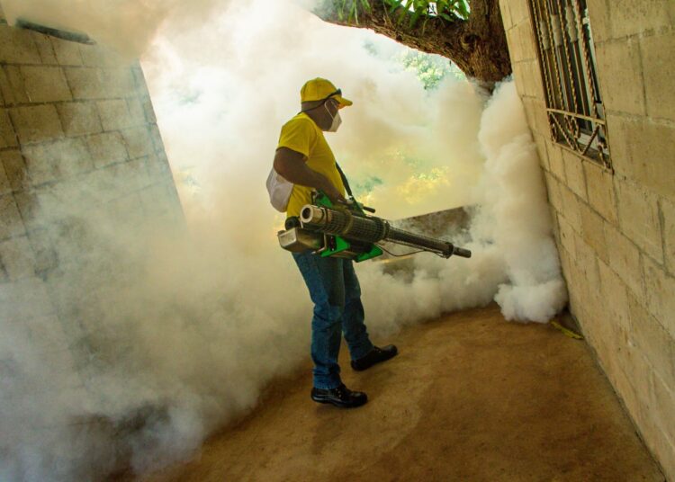 DOM refuerza jornadas de fumigación con nueva tecnología y apoyo comunitario