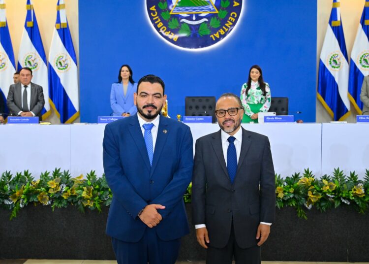 Asamblea Legislativa reelige a René Escobar como titular de la PGR a partir del 2 de mayo