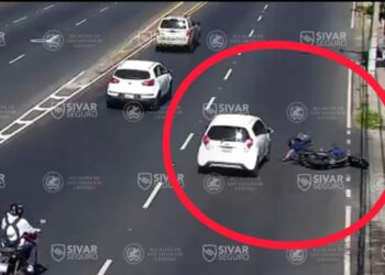 Invasión de carril provoca accidente en San Salvador