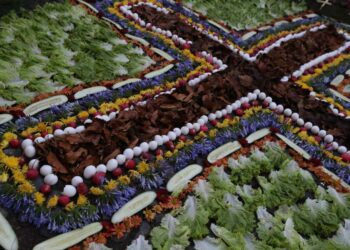 Familia mantiene viva una tradición que fusiona devoción y creatividad en Semana Santa.