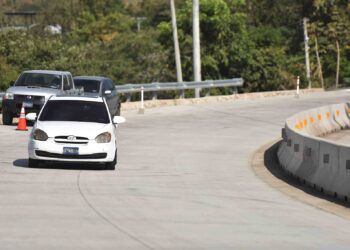 Gobierno prepara sistema de fotomultas en carretera al Puerto de La Libertad
