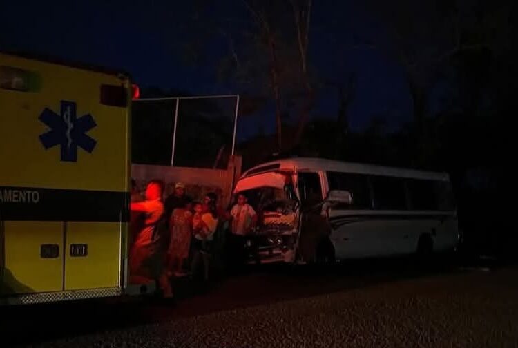 Accidente de tránsito en Ciudad Dolores, Cabañas deja varias personas lesionadas