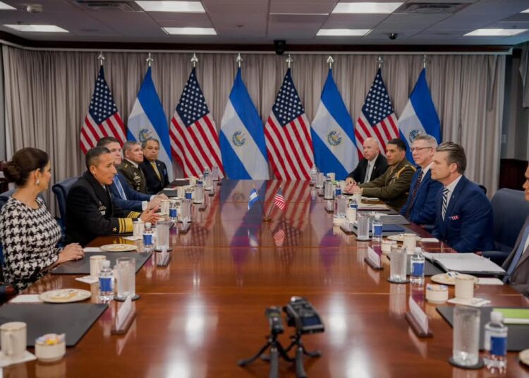 Titulares de Defensa de EEUU y El Salvador sostienen reunión de trabajo en el Pentágono