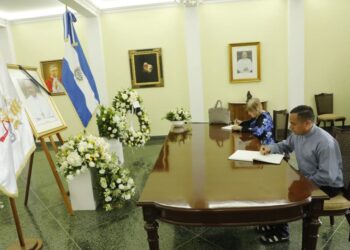 Diplomáticos y líderes religiosos presentan condolencias por la muerte del papa Francisco