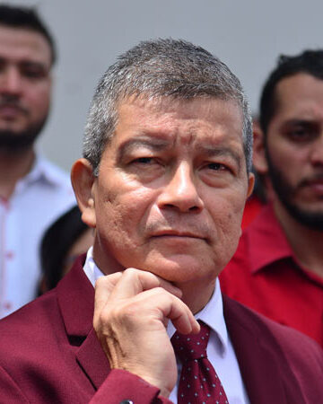 «Salir a luchar» como antes, pide Manuel «Chino» Flores, dirigente del FMLN
